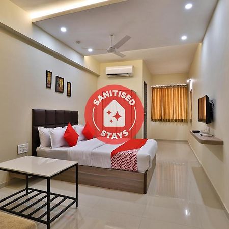 Oyo 28429 Hotel Citadel Surat Dış mekan fotoğraf