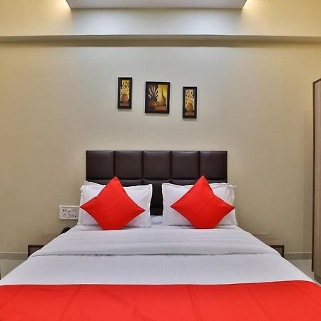 Oyo 28429 Hotel Citadel Surat Dış mekan fotoğraf