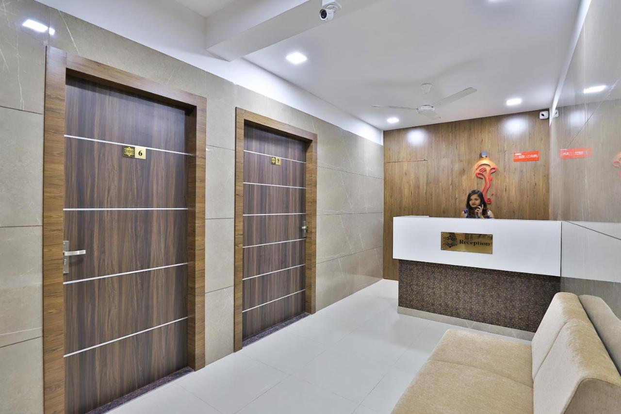 Oyo 28429 Hotel Citadel Surat Dış mekan fotoğraf