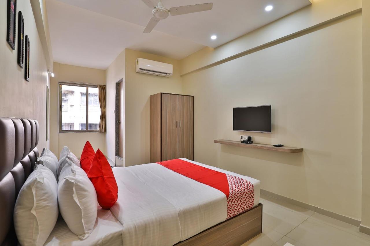 Oyo 28429 Hotel Citadel Surat Dış mekan fotoğraf