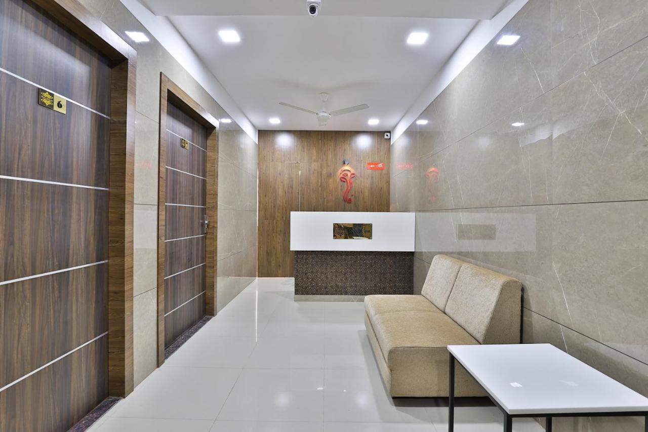 Oyo 28429 Hotel Citadel Surat Dış mekan fotoğraf